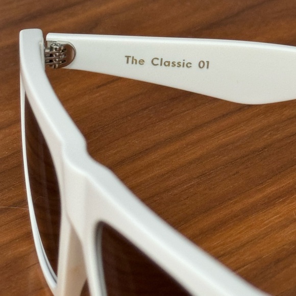Past Midnight brand , The Classic -White Sunglasses - Picture 4 of 6